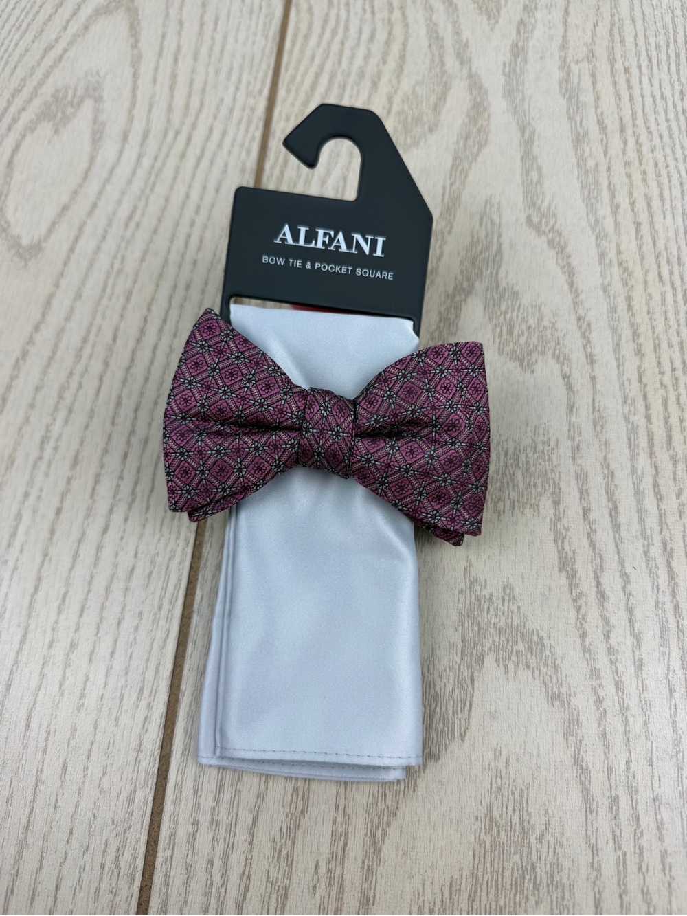 891 Alfani Men's Bowtie & Pocket Square Set OS Silver Grey Pink Floral $55